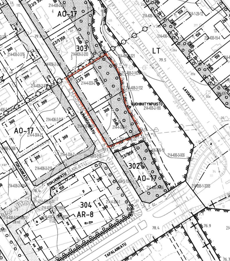 214005183 12 Asemakaava Kaavamuutosalueella on voimassa Ak 55, joka on hyväksytty 11.4.1994. Asemakaavassa alue on erillispientalojen korttelialuetta.
