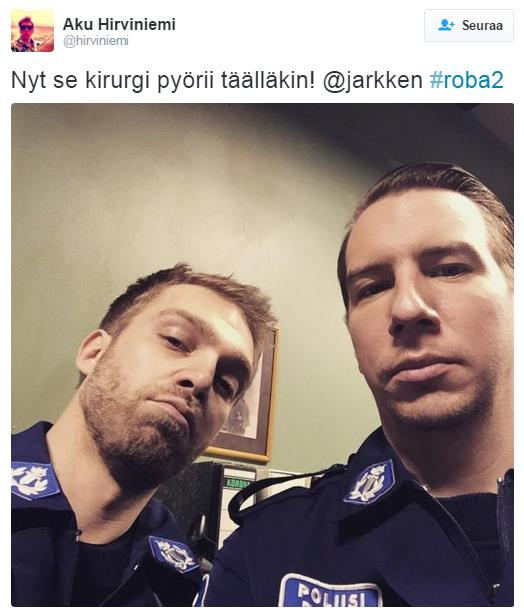 62 KUVA 5. Selfie-kuva twiitissä Muut henkilöt yhdessä kirjoittajan kanssa loivat aina kuvaa sosiaalisesta ihmisestä, joka toimii yhdessä muiden kanssa.