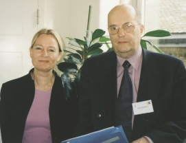248 VUOSIKERTOMUS 2001 Ruotsin kulttuuriministeri Marita Ulvskog ja Jacob Söderman konferenssissa Lundissa 5. huhtikuuta. Avajaisseremoniassa 5.