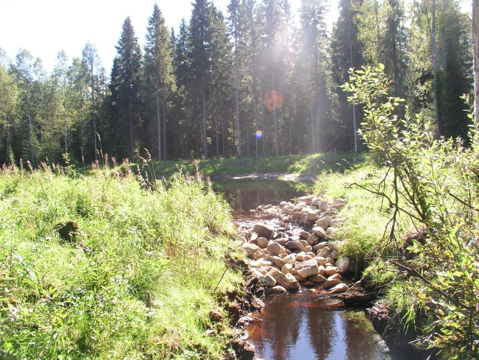 Virtaamaan vaikuttavat rakenteet Settipadot Säätöpadot Putkipadot