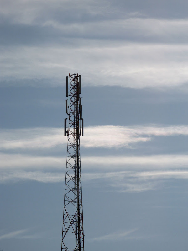 8 2.3.1 Puhelintukiasema Puhelintukiasema toimii solmupisteenä alueella olevien mobiililaitteiden ja runkoverkon välillä.