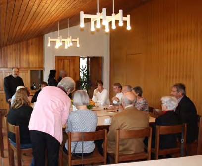 Geistliches Wort einem Tisch Platz zu nehmen schafft viel Verbindendes. Wie wichtig der Kirchenkaffee für eine Gemeinde ist, wissen wir selbst.