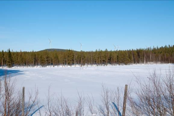 Kuva 33. Näkymä Kulveikosta valtatie 5:ltä Kummunvaaralle. Etäisyys 3 3,5 km. Alkuperäinen kuva Vesa Särkelä.