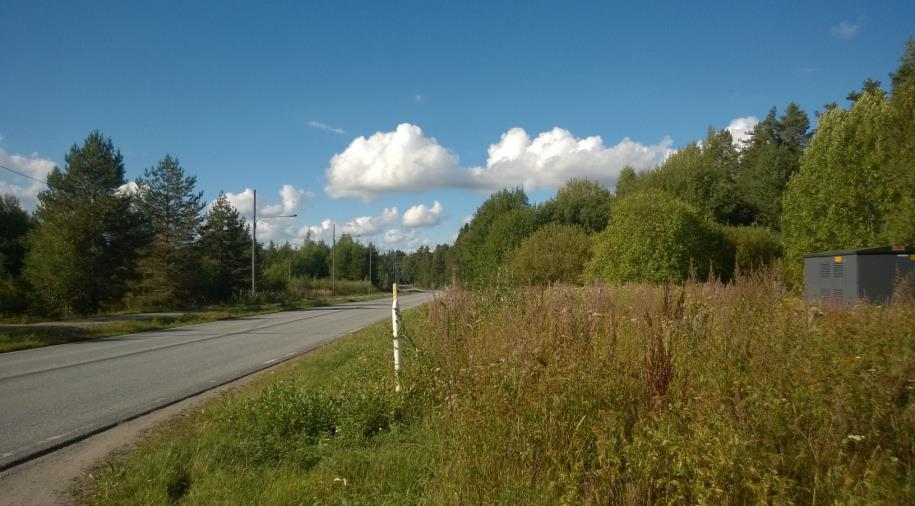 toalueeseen. jonka toisella puolella on rivitaloja. Käenojan Lämpökeskus on metsäsaarekkeessa kaavamuutosalueen kaakkoispuolella. 2.