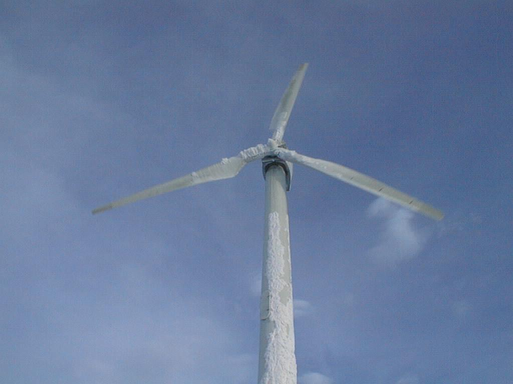 Icing prevention system for the blades of wind power plants Part of the development in the (EU-project New Generation Wind Turbine Blade) Prevents the accumulation of ice on the blades in freezing