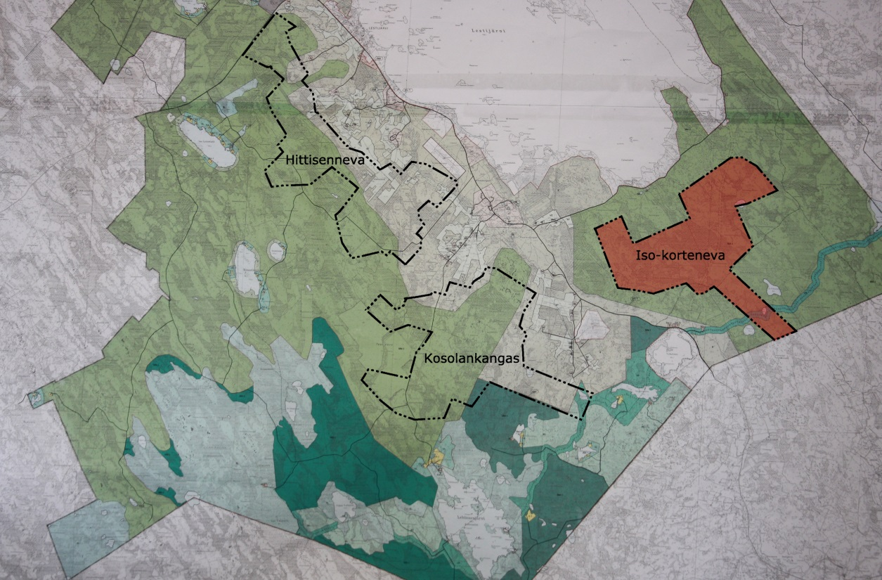 Kuva 32. Yleiskaavoitustilanne Lestijärvellä ja sen ympäristössä. Tuulivoimaloiden sijaintia osoittava vyöhykerajaus on kuvassa YVA-vaiheen mukainen.