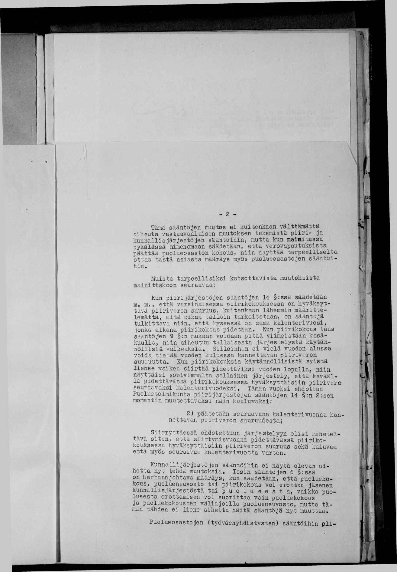 t'^ - ^ 1 \ \ - 2 - Tämä sääntöjen muutos e kutenkaan vältt^ättä aheuta vastaavanlasen muutoksen tekemstä pr- ja kunnallsjärjestöjen sääntöhn, mutta kun mantussa Xx pykälässä nmenomaan säädetään,