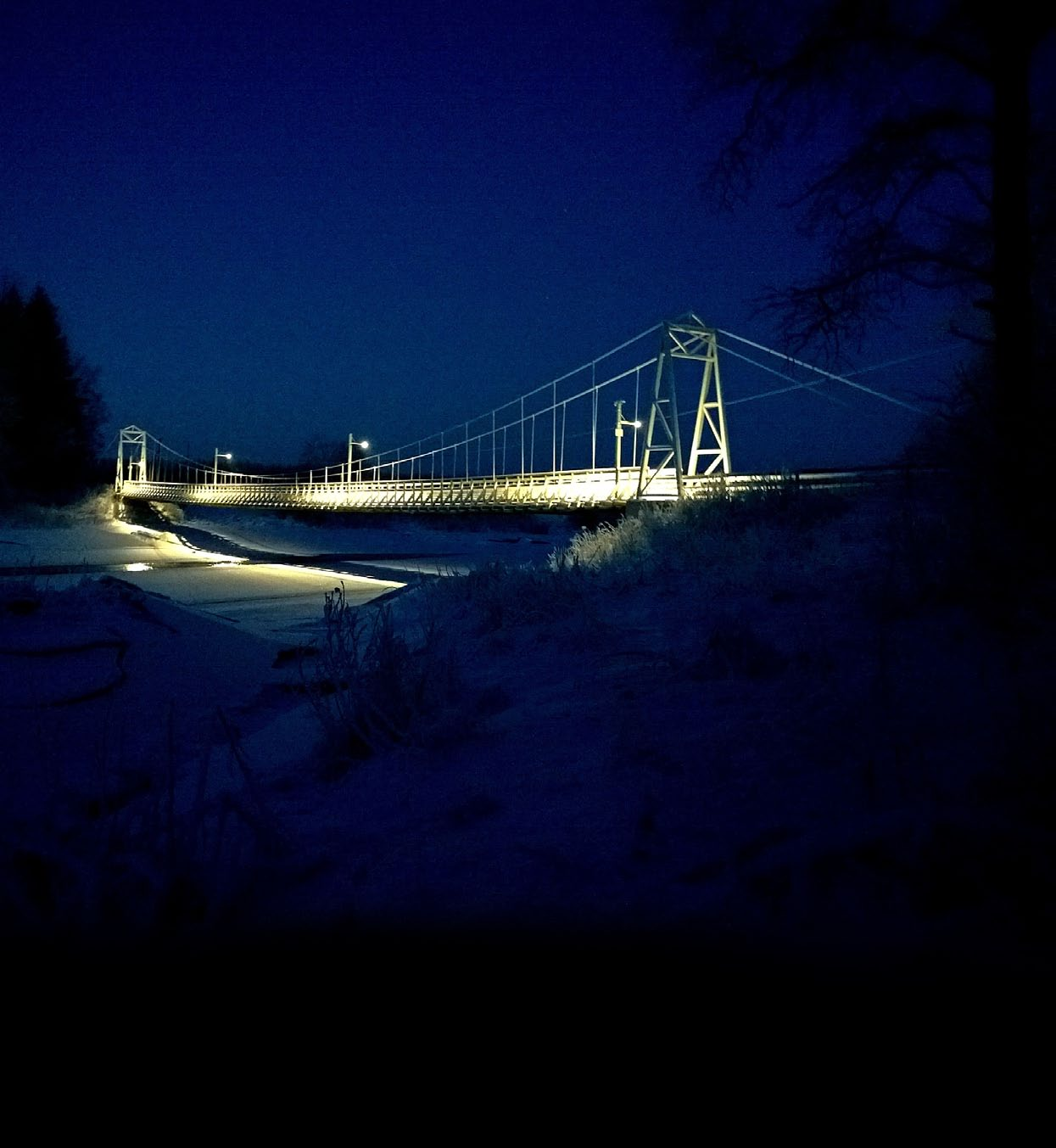 Julkinen tiedote Siikajoen kuntatiedote 1/2017 www.siikajoki.fi/kuntatiedotteet Istumpa illalla Siikajoen sillalla kuuntelen koskien kohinoita kylillä tuttujen porinoita.