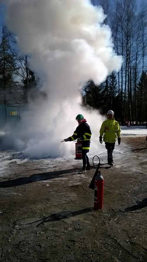 Turvallinen alkusammutus Koulutammeko alkusammuttajat liian rohkeiksi? LIIKU RIPEÄSTI, MUTTA TURVALLISESTI!