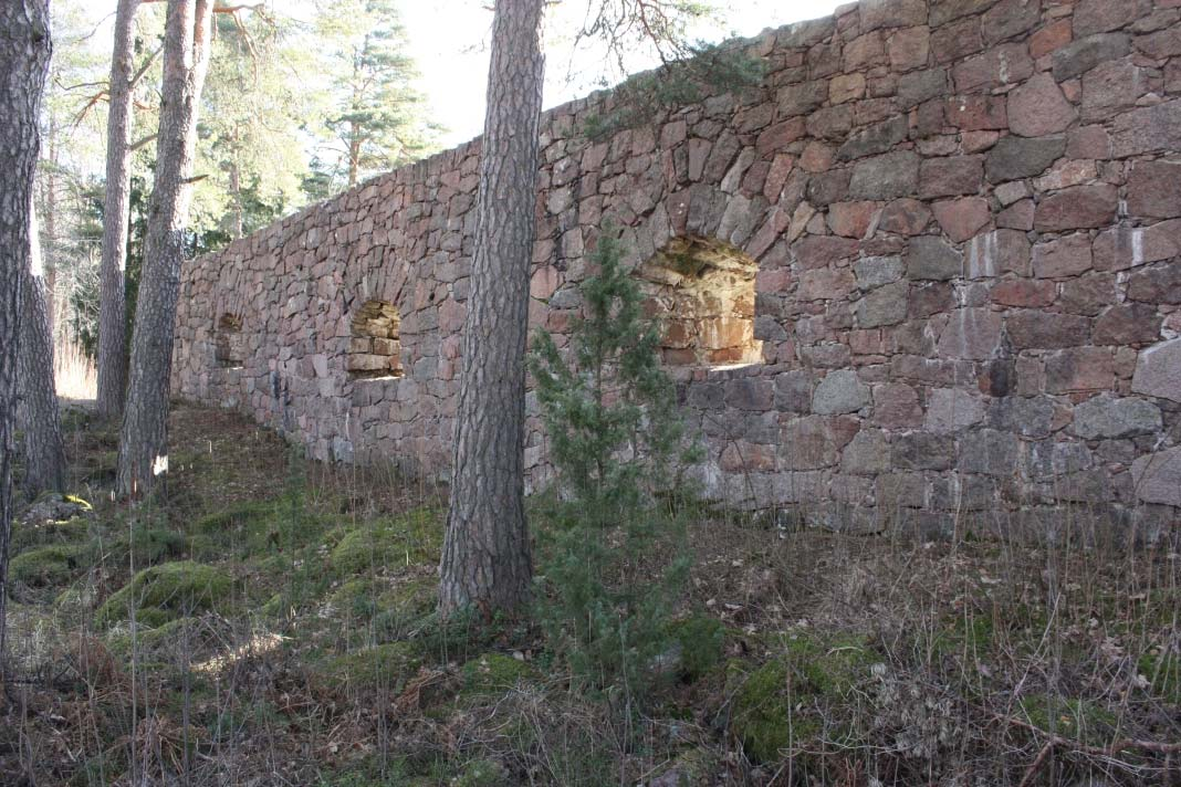 TUTKIMUSRAPORTTI LOVIISA Loviisan maalinnoitus bastioni Rosenin takaiset vallit Kaapelikaivutyön arkeologinen valvonta