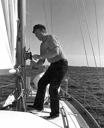 18 IN MEMORIAM Pentti Hyvönen 22.8.1927 2.2.2016 SPS:n pitkäaikainen jäsen Pentti on poissa keskuudestamme. Hän liittyi seuraan 1973. Kokeneen merenkulkijan moottoriveneet vaihtuivat purjeveneisiin.