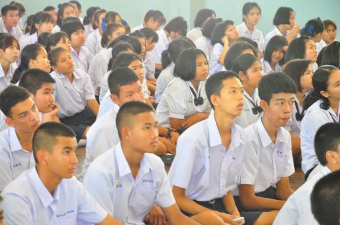 Yläkoulun ja lukion käynnin eroja Koillis-Thaimaassa (Teksti ja kuvat: Kaew) Koillis-Thaimaahan kuuluu noin 21 lääniä, jotka ovat maa-alaltaan eri kokoisia.