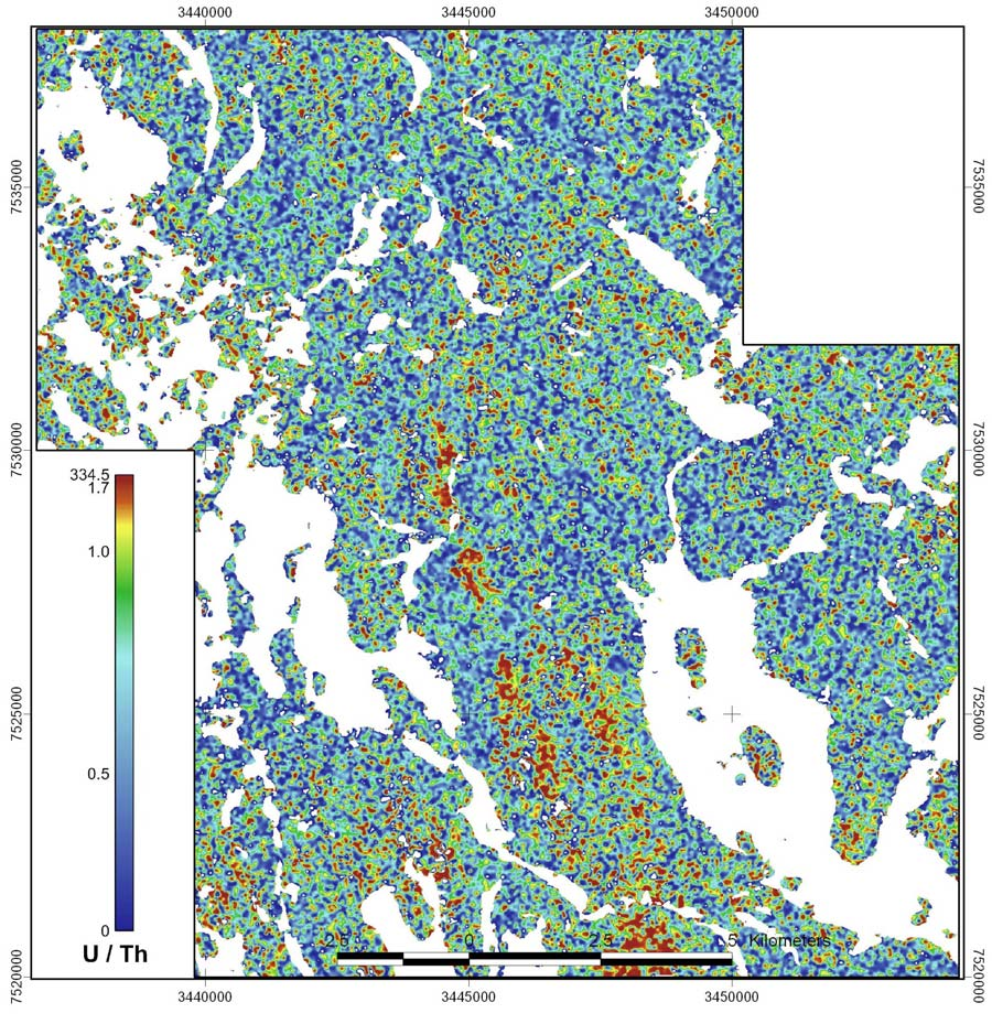 Malminetsinnän GIS -analyysimenetelmät 2104016) Kuva 9. Kittilän Petäjäselkä. Radiometrisesta aineistosta normeeratuille komponenteille laskettu U/Th suhde. Valkoisilla alueilla K < 0.4 %.