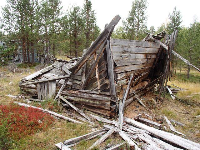 87 Kohteen rajaus Kohde rajautuu havaittujen rakenteiden lähiympäristöön. Tulkinta Jalmari Hepo-Ojan rakentamia mökkejä.