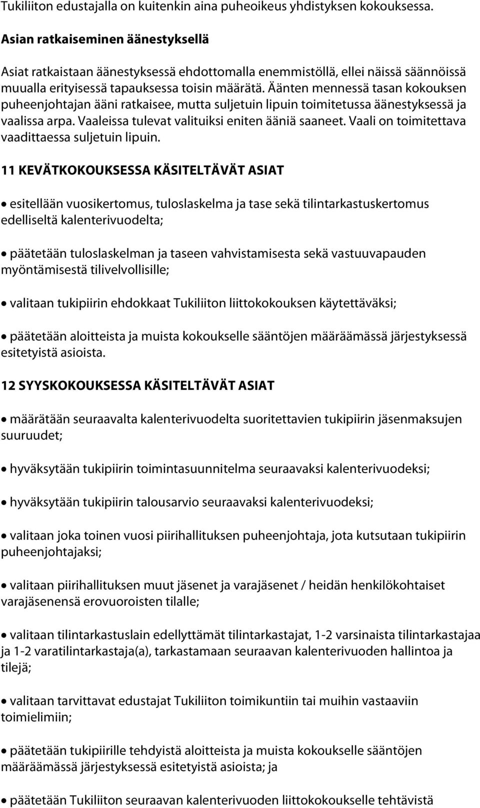 Äänten mennessä tasan kokouksen puheenjohtajan ääni ratkaisee, mutta suljetuin lipuin toimitetussa äänestyksessä ja vaalissa arpa. Vaaleissa tulevat valituiksi eniten ääniä saaneet.