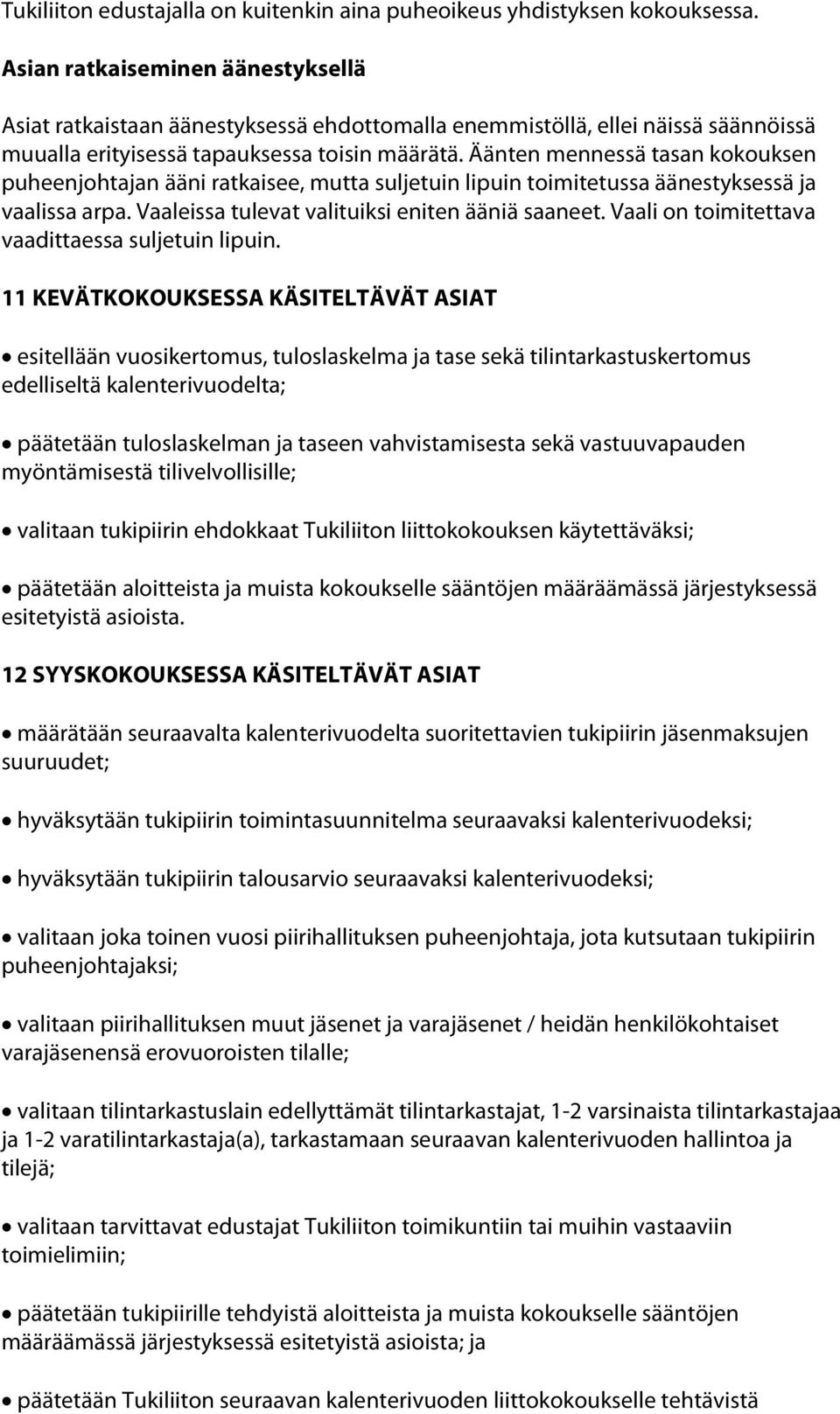 Äänten mennessä tasan kokouksen puheenjohtajan ääni ratkaisee, mutta suljetuin lipuin toimitetussa äänestyksessä ja vaalissa arpa. Vaaleissa tulevat valituiksi eniten ääniä saaneet.