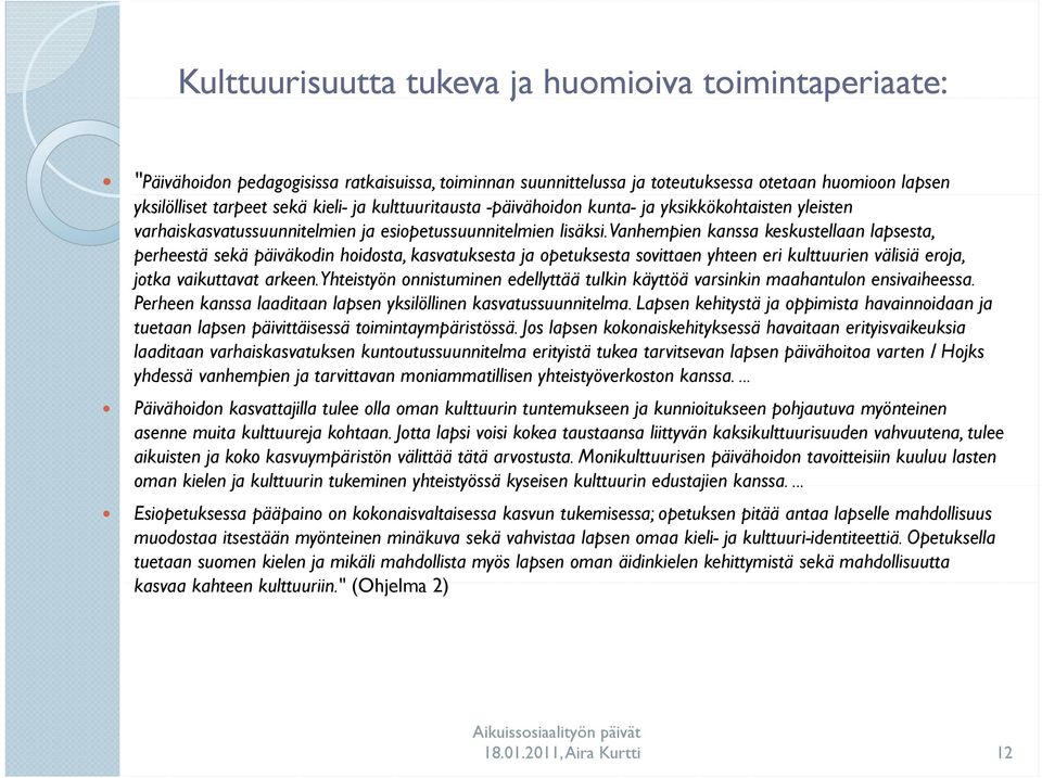 Vanhempien kanssa keskustellaan lapsesta, perheestä sekä päiväkodin hoidosta, kasvatuksesta ja opetuksesta sovittaen yhteen eri kulttuurien välisiä eroja, jotka vaikuttavat arkeen.