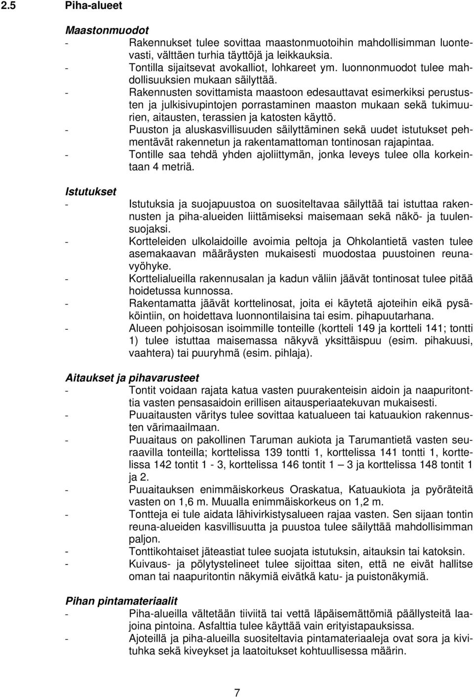 - Rakennusten sovittamista maastoon edesauttavat esimerkiksi perustusten ja julkisivupintojen porrastaminen maaston mukaan sekä tukimuurien, aitausten, terassien ja katosten käyttö.