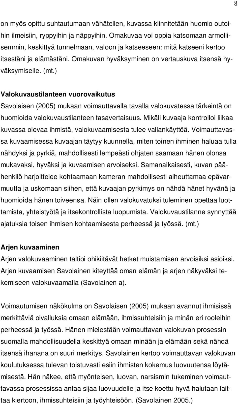 ) Valokuvaustilanteen vuorovaikutus Savolaisen (2005) mukaan voimauttavalla tavalla valokuvatessa tärkeintä on huomioida valokuvaustilanteen tasavertaisuus.