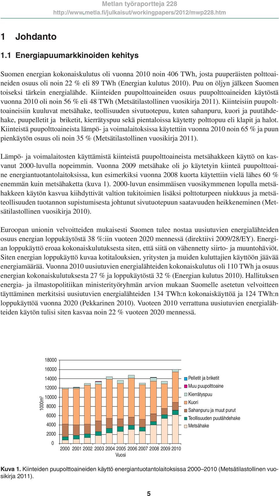 Kiinteisiin puupolttoaineisiin kuuluvat metsähake, teollisuuden sivutuotepuu, kuten sahanpuru, kuori ja puutähdehake, puupelletit ja briketit, kierrätyspuu sekä pientaloissa käytetty polttopuu eli