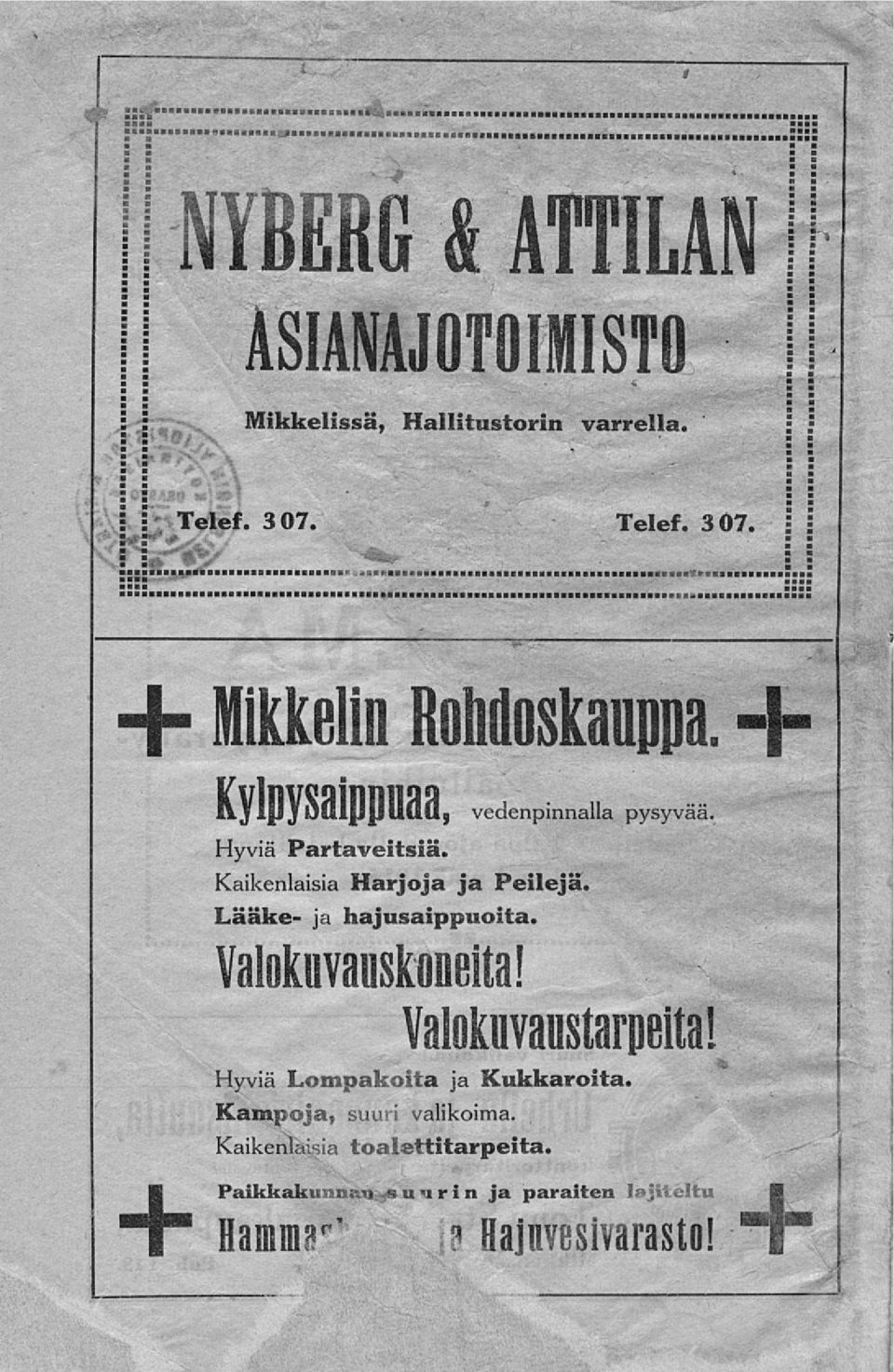 Kaikenlaisia Harjoja ja Peilejä. Lääke- ja hajusaippuoita. Valokuvauskoneita! Valokuvaustarpelta!