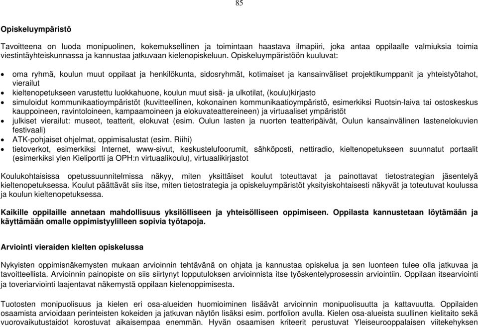 Opiskeluympäristöön kuuluvat: oma ryhmä, koulun muut oppilaat ja henkilökunta, sidosryhmät, kotimaiset ja kansainväliset projektikumppanit ja yhteistyötahot, vierailut kieltenopetukseen varustettu