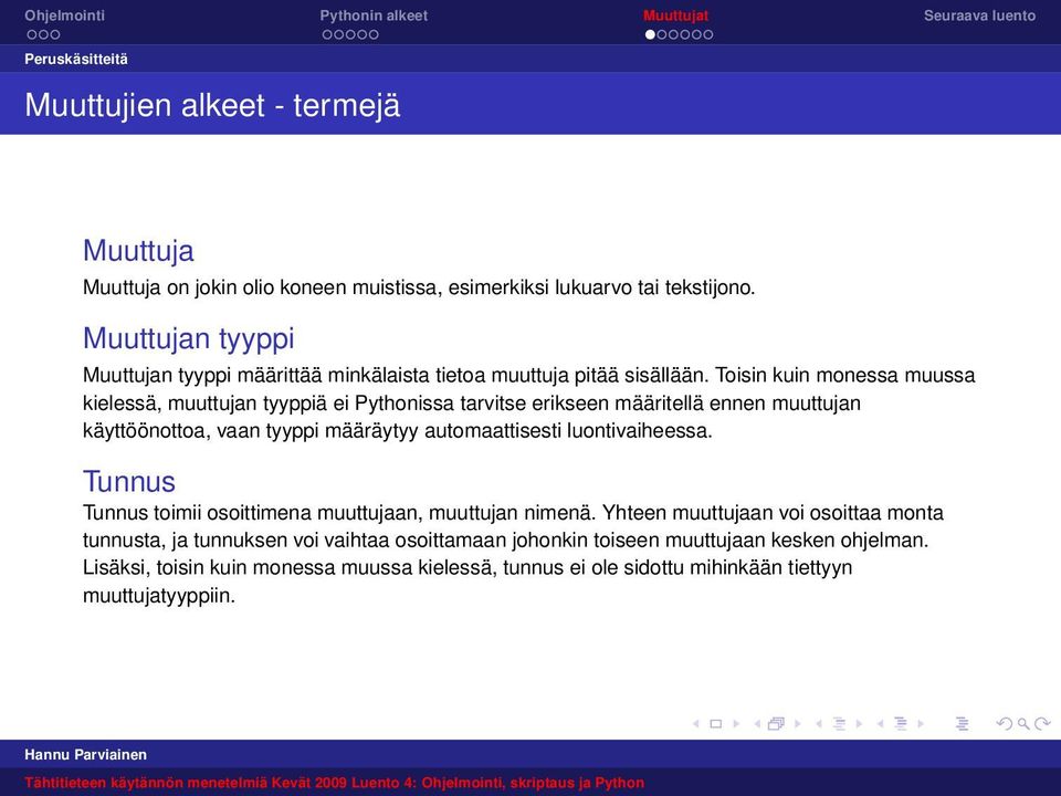 Toisin kuin monessa muussa kielessä, muuttujan tyyppiä ei Pythonissa tarvitse erikseen määritellä ennen muuttujan käyttöönottoa, vaan tyyppi määräytyy automaattisesti