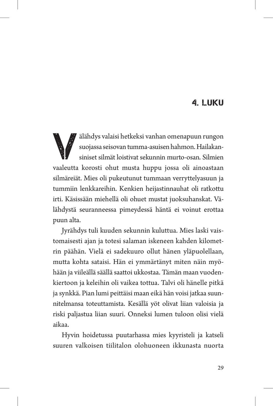 Käsissään miehellä oli ohuet mustat juoksuhanskat. Välähdystä seuranneessa pimeydessä häntä ei voinut erottaa puun alta. Jyrähdys tuli kuuden sekunnin kuluttua.