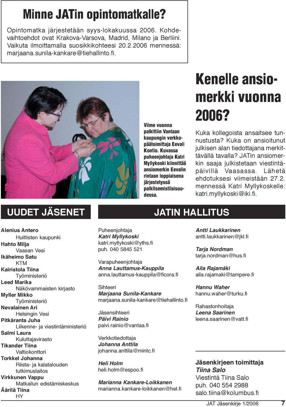 Kuvassa puheenjohtaja Katri Myllykoski kiinnittää ansiomerkin Eevalin rintaan loppiaisena järjestetyssä palkitsemistilaisuudessa. Kenelle ansiomerkki vuonna 2006?