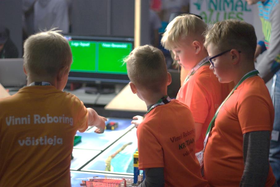 FIRST LEGO League -joukkueessa tarvitaan kaikkia, ihan jokainen on tärkeä Kuten oikeassa työelämässä, voittavassa joukkueessa tarvitaan monenlaisia osaajia.