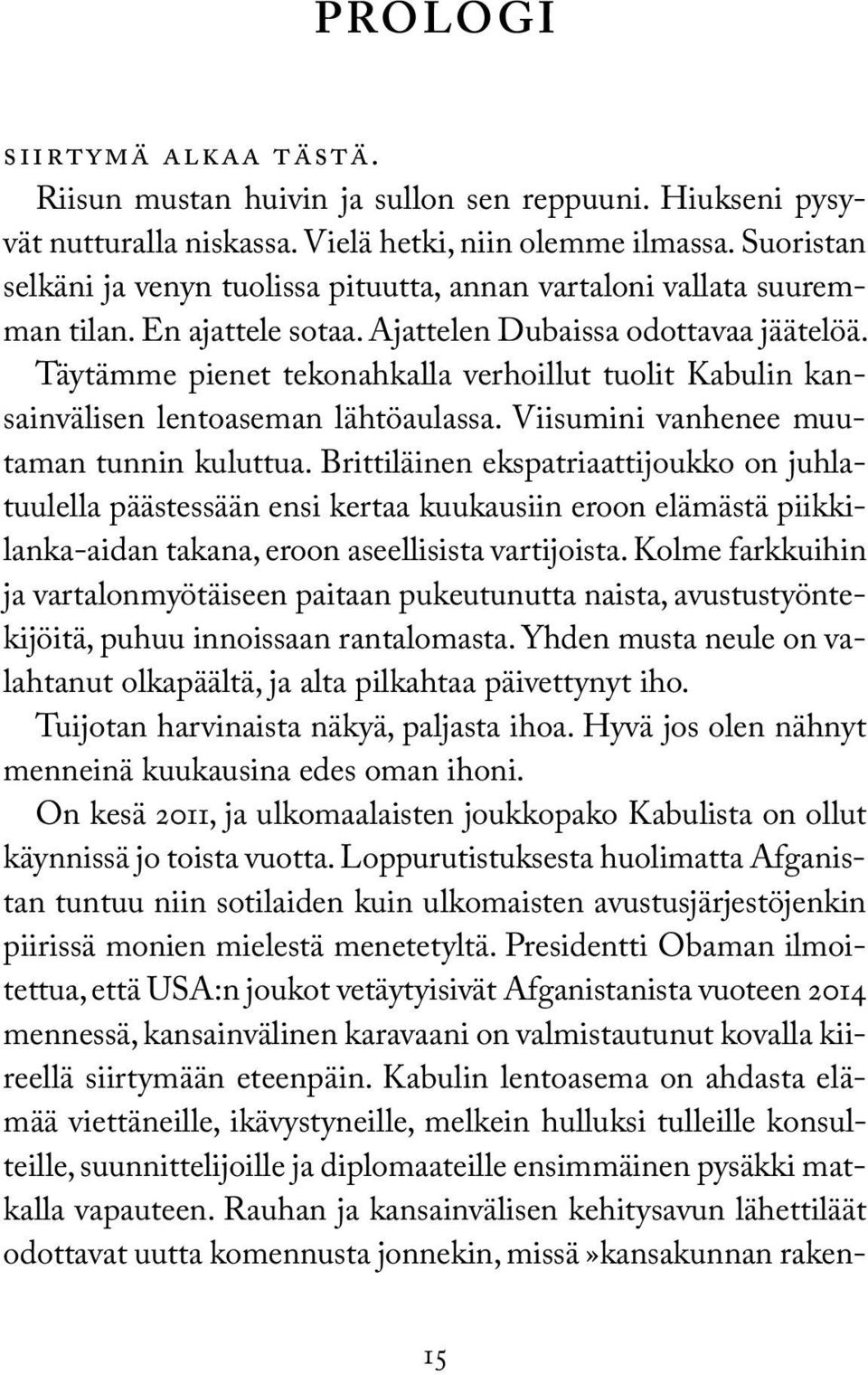 Täytämme pienet tekonahkalla verhoillut tuolit Kabulin kansainvälisen lentoaseman lähtöaulassa. Viisumini vanhenee muutaman tunnin kuluttua.