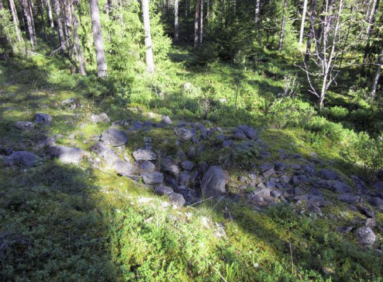 Kertunkangas Kartassa Kertunkangas, kohteen rajaus punaisena, rakenteet vihreänä pisteenä. No:t 2-3 ja 9 ovat kehäröykkiöitä, no.