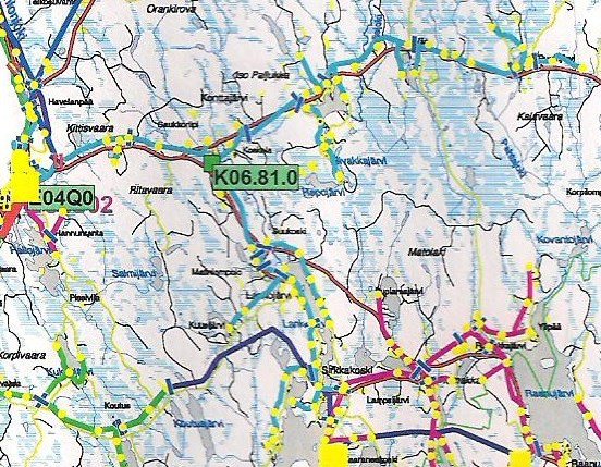 63 rautuu itään, Ajankijärven suuntaan. Haarajohto matkaa melkein 6 kilometriä saapuen erottimelle E3663.