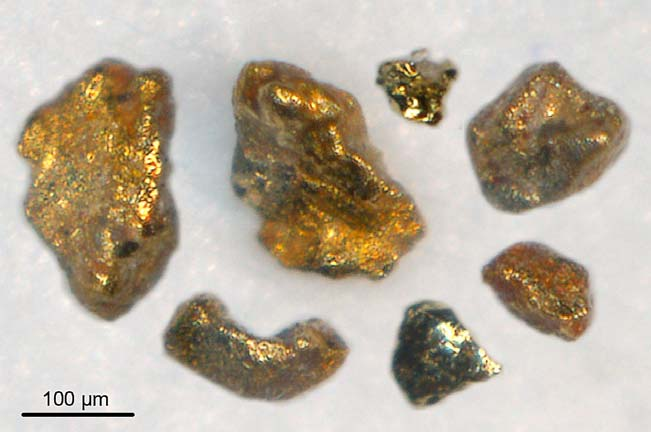 16 Kuva 13. Moreenin kultapitoisuudet < 0,06 mm:n fraktiossa alle 2 m:n ja yli 2 m:n syvyyksillä sekä valikoitujen näytteiden (vrt. liite 2) 0,06-2 mm:n fraktiossa Petäjälehdon tutkimusmontuissa. Fig.