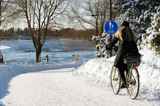 Esimerkki 1: Opastettu kaupunkipyöräily Kuva: Pekka Tahkola Oulu 1:1 Winter Experience Järjestäjä: Oulun Polkupyöräilijät ry Mikä tekee Oulun talvipyöräilykulttuurista niin erityisen?