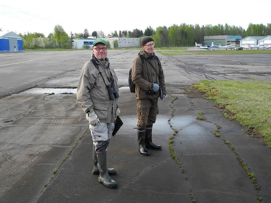 2 MENETELMÄ JA ALUEEN KUVAUS Tutkimus tehtiin kolmen käyntikerran kartoituslaskentana aamuisin huhtikuun lopun ja kesäkuun puolivälin välisenä aikana.