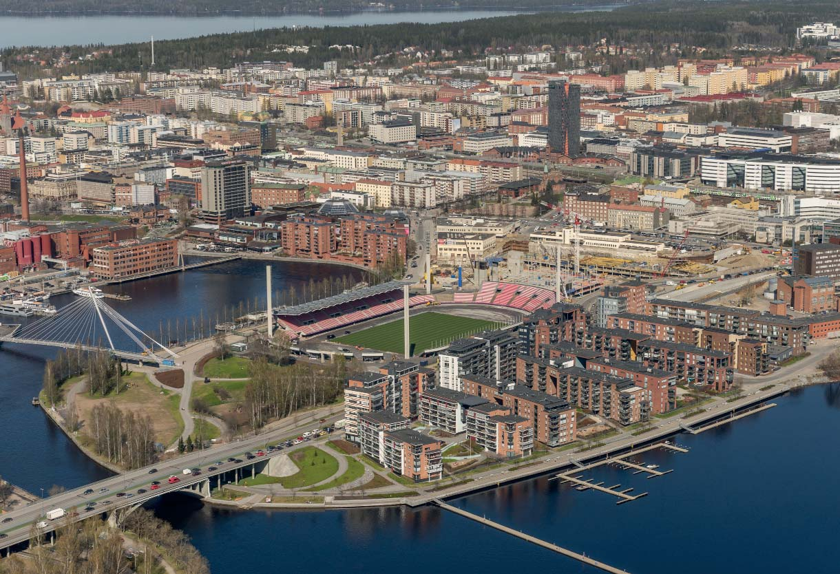 Tapahtumien, asumisen, kaupan ja palvelujen Ratina Ratina sijaitsee erinomaisella paikalla kasvavan ja kehittyvän Tampereen ytimessä. Alueella on vanhastaan legendaarinen stadion.