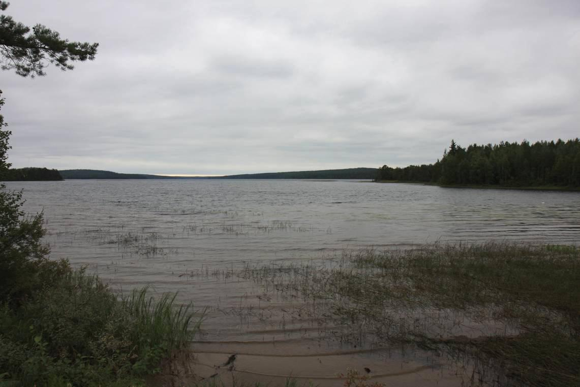 57 Kuva 12 Näkymä Sinettäjärveltä etelään. Tarkastelualue jäisi kuvassa vasemmalla näkyvän metsän taakse.