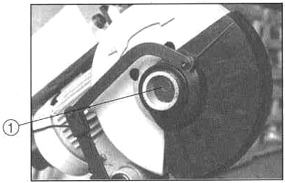 7.3 - Regulating arm blockage If there is insufficient blockage of the head arm in the desired position, slacken the screw (1) on the lever, hold the bush (2) in position, turn the lever to the left