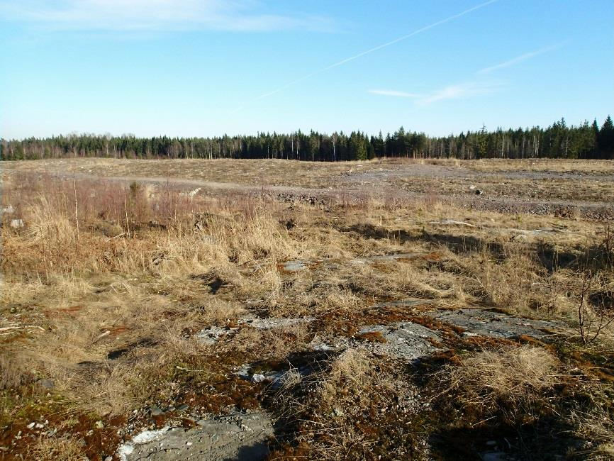 3 Selityksiä: Koordinaatit ja kartat ovat ETRS-TM35FIN koordinaatistossa (Euref). Maastokartat Maanmittauslaitoksen maastotietokannasta talvella v. 2015 ellei toisin mainittu.