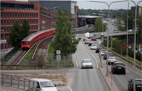 Joukkoliikenteen runkoverkkoa kehitetään ja pysäköintipolitiikan linjauksia mietitään. HSL-alueen runkobussilinjaston suunnitelma valmistui vuonna 2012.
