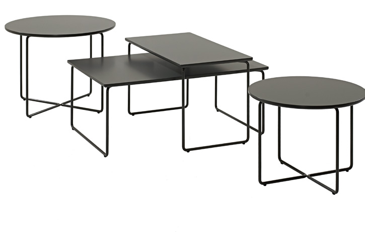 BAND PÖYTÄ / BAND TABLE Design: Petra Lassenius Band-pöytäsarjaan kuuluu kaksi pyöreää ja kaksi nelikulmaista, eri korkuista osaa.