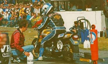 ILU SALOVAARA JA SUOMEN PRO STOCK BIKE -KIIHDYTYKSEN ALKUTAIVAL Teksti: Pasi Uponen Kuvat: Ilkka Salovaaran arkistot & Pasi Uponen Monelle saattaa olla yllätys, että Suomen kaksipyöräkiihdytyksen