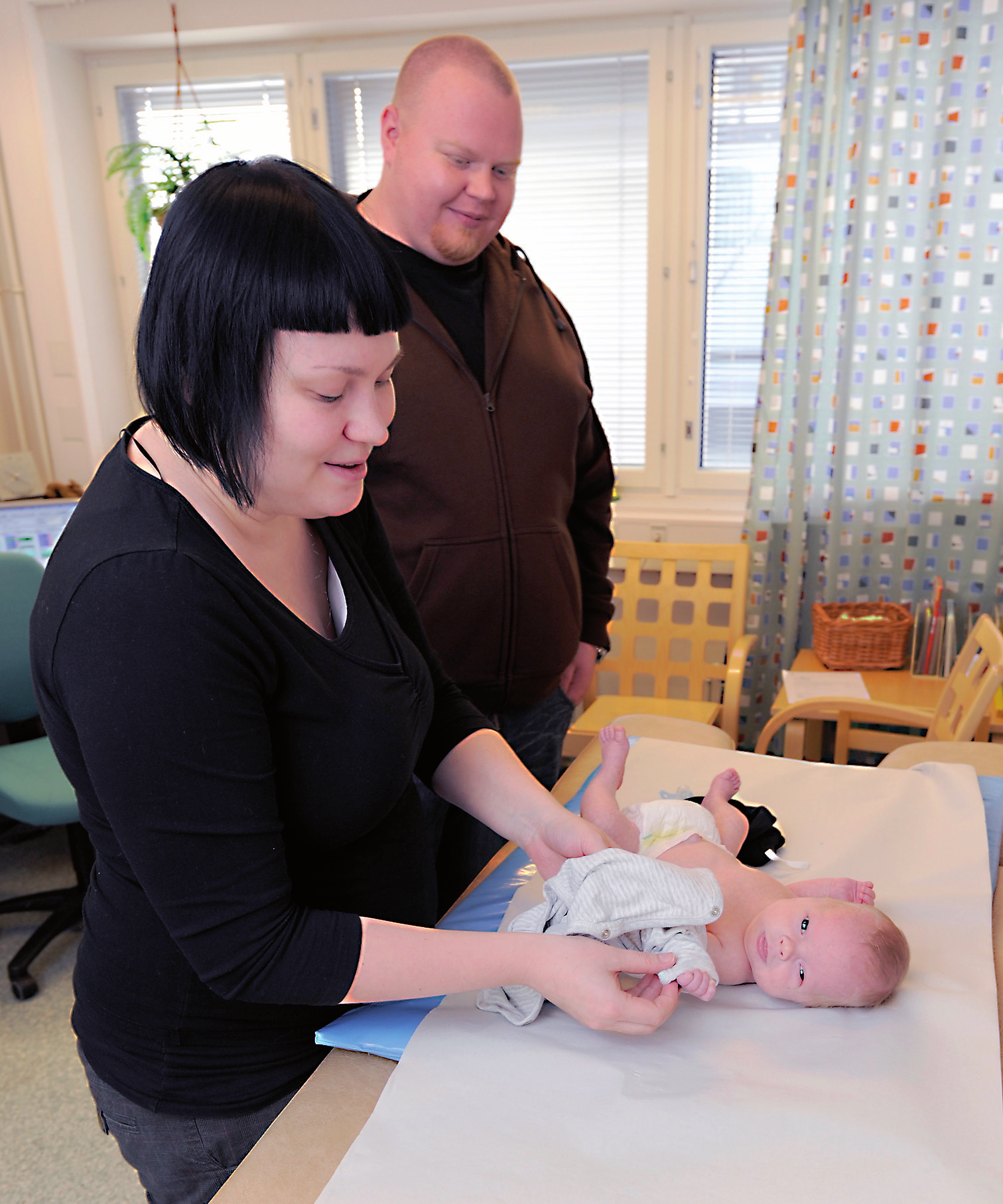 Terveystarkastukset lastenneuvolassa ja kouluterveydenhuollossa KUVA 28. Vanhempien ja lapsen välinen kiintymyssuhde on olennaisen tärkeä lapsen kehityksen kannalta.