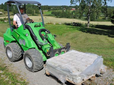 Yrityksille Monelle yritykselle AVANT 600 on ihanteellinen jokakelin ulkotrukki. Teleskooppipuomin ja vakaajan ansiosta AVANTin ominaisuudet lastaus- ja purkaustehtävissä ovat erinomaiset.