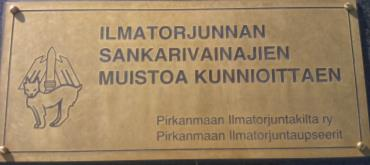 2. KALEVANKANGAS / MUISTOLAATTA SIJAINTI Muistomerkin tarkoitus: Sijainti: Muistomerkki on paljastettu: Muistomerkin vastuuhenkilöt: Muistomerkki on pystytetty Kalevankankaalla vuosina 1939-1945