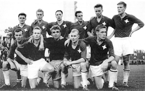 2 Seuramme historia Kuvassa vuoden 1961 Suomen mestarit. IFK:n vuosisadan mittainen tarina suomalaisessa jalkapallossa on kertomus loistavista voitoista ja synkistä vastoinkäymisistä.