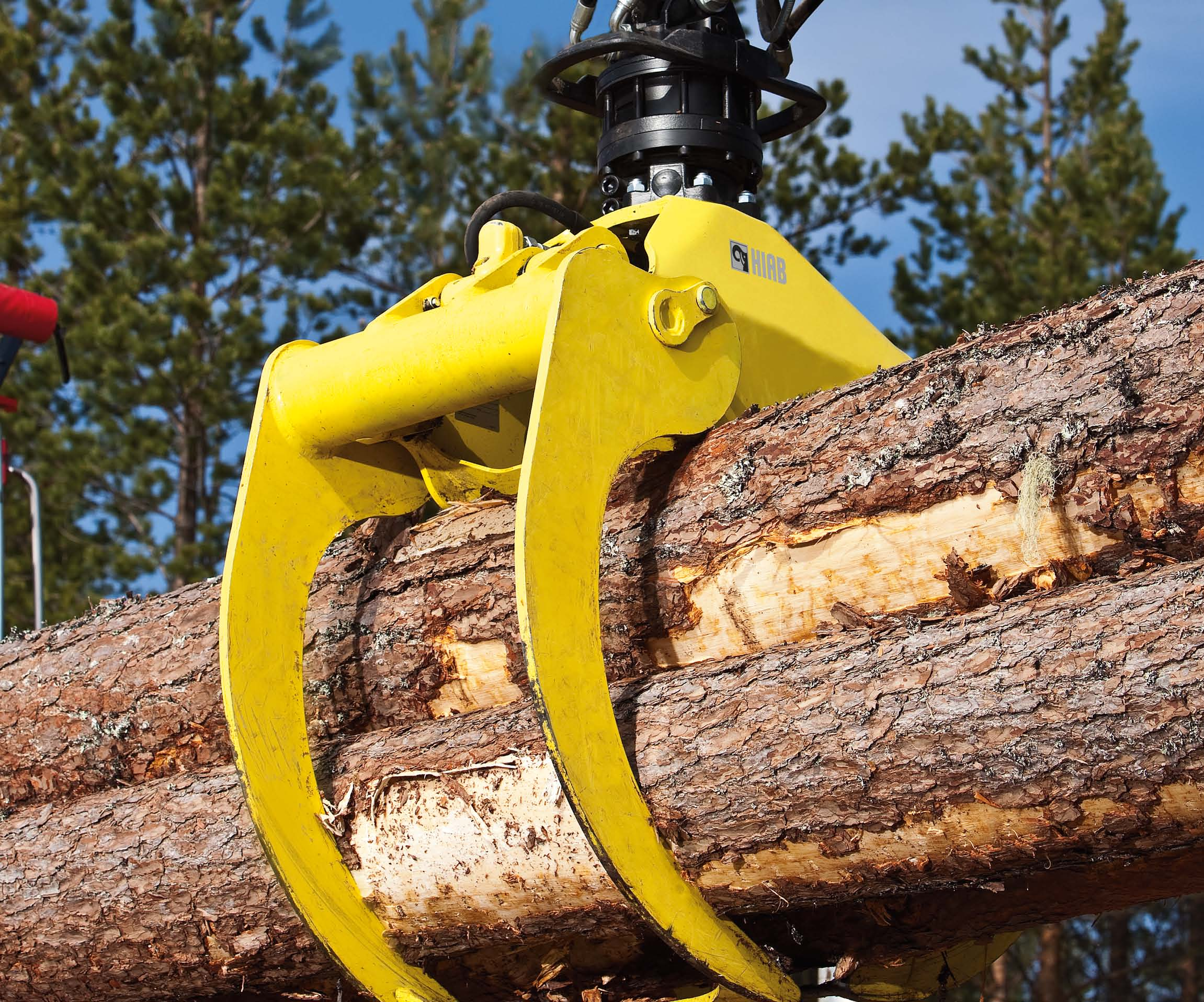 ahmari joka käyttöön iab-kahmarimallistossa on useita eri vaihtoehtoja puun ja kierrätysmateriaalien käsittelyyn.