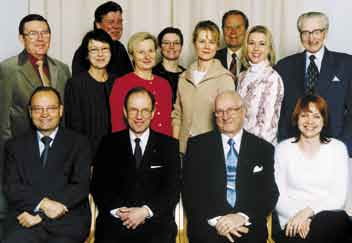 Kiinteistölautakunta Fastighetsnämnden 2003 Pekka Korpinen (vas. edessä, från vänster), Matti Rytkölä, Kai Hagelberg, Sallamaari Muhonen, takana (vas.