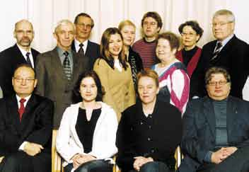 Asuntolautakunta Bostadsnämnden 2003 Pekka Korpinen (vas. edessä, från vänster), Johanna Sumuvuori, Tiina Kaarela, Pauli Leppäaho, takana (vas.